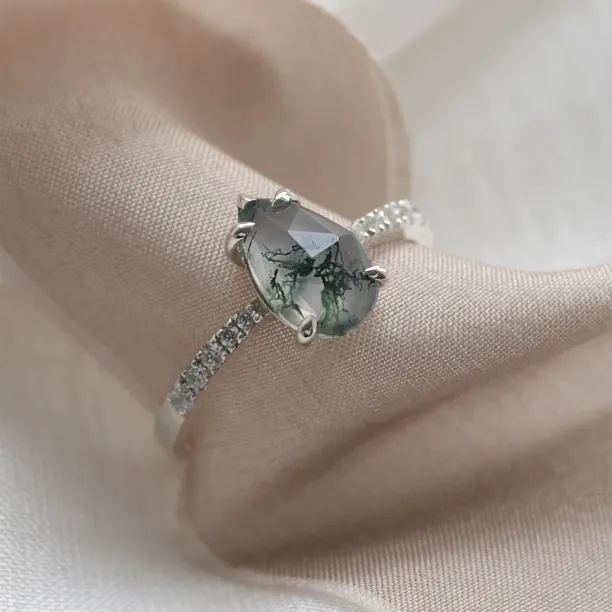 Gold ring with pear moss agate and diamonds EALGA Image