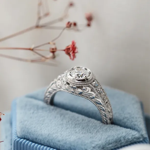 Vintage ring with diamonds 0.68ct OSLO Image