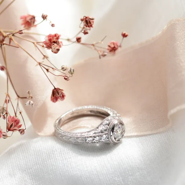 Vintage ring with diamonds 0.68ct OSLO Image