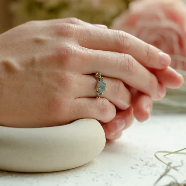 Asymmetrical gold ring with moss agates ARTE Image