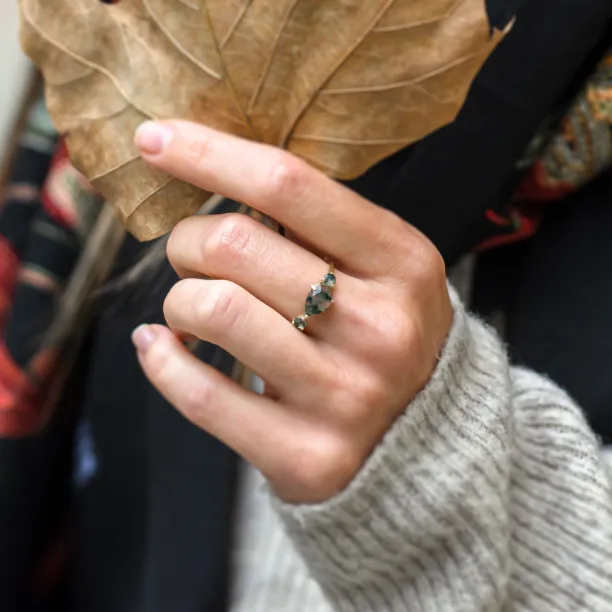 Asymmetrical gold ring with moss agates ARTE Image