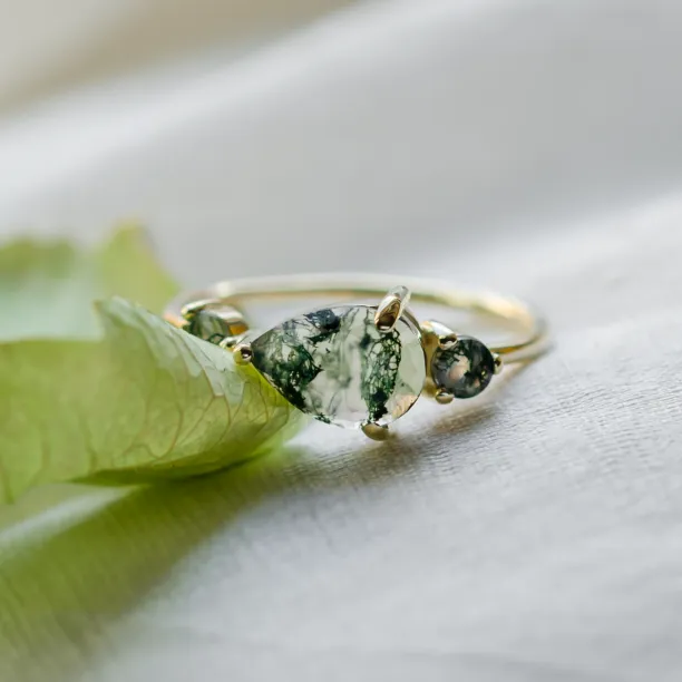 Asymmetrical gold ring with moss agates ARTE Image