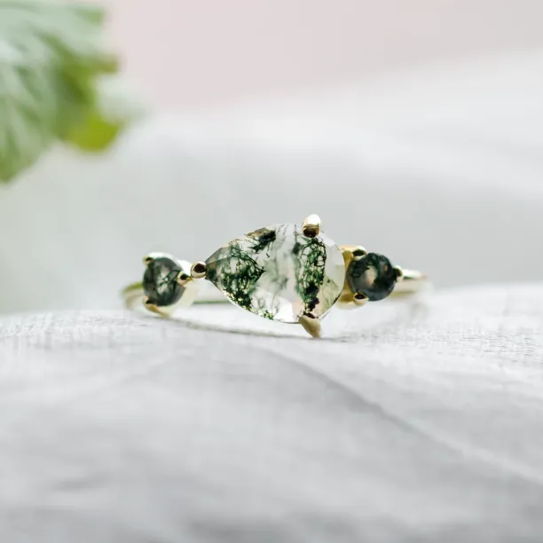 Asymmetrical gold ring with moss agates ARTE Image
