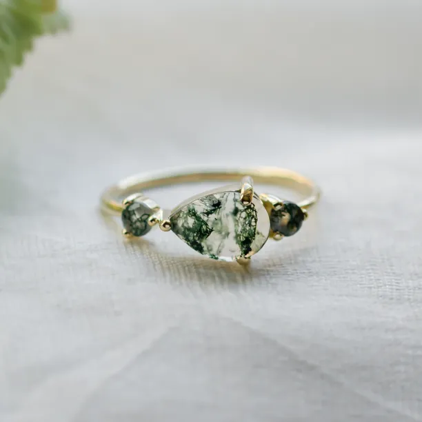 Asymmetrical gold ring with moss agates ARTE Image
