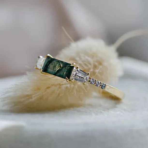 Ring in art deco style with moss agate and moissanites DINETH Image