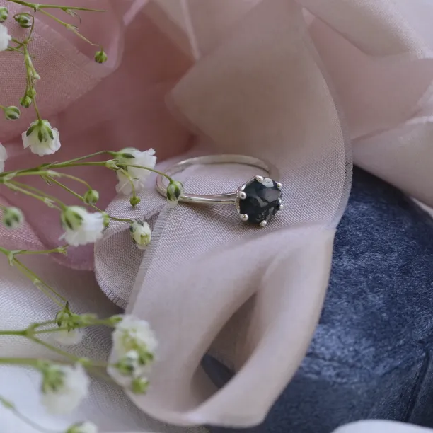 Moss agate gold ring OLLY Image
