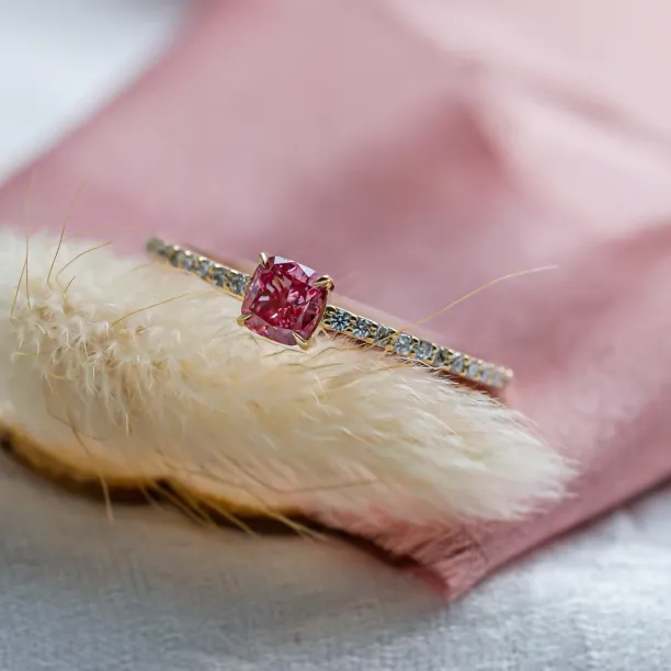 Engagement ring with pink lab grown diamond CORALINE Image