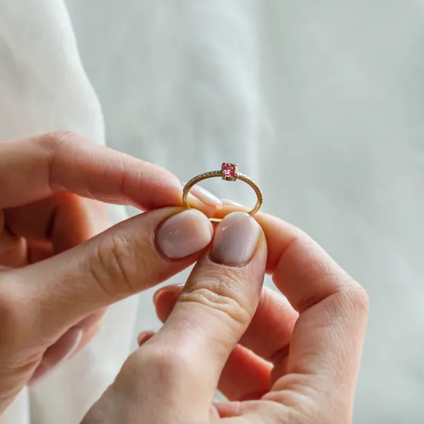 Engagement ring with pink lab grown diamond CORALINE Image