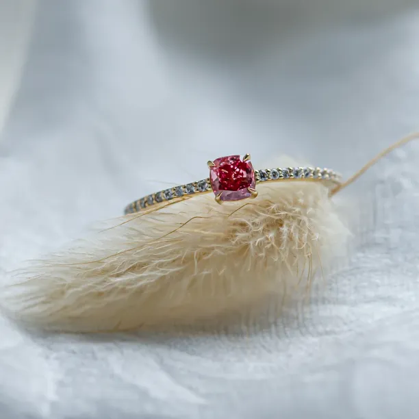 Engagement ring with pink lab grown diamond CORALINE Image