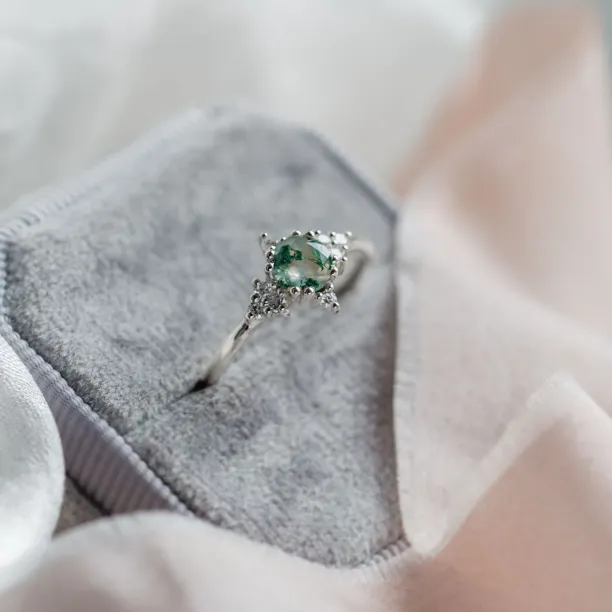 Moss agate in gold ring with diamonds ALBEROBELLO Image