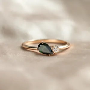 Moi et Toi ring with green lab grown and white diamond DUALITY