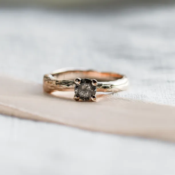 Twig-shaped ring with salt and pepper diamond DREAM Image
