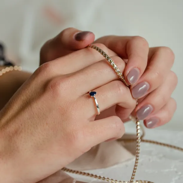 Engagement ring with blue sapphire LOUIS Image