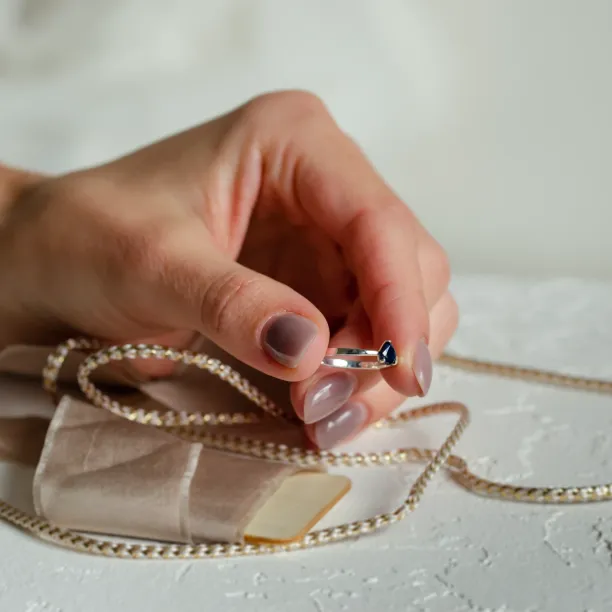 Engagement ring with blue sapphire LOUIS Image