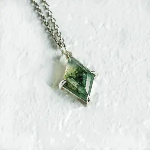 Gold necklace with kite moss agate QUENDI