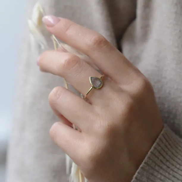 XENIA gold ring with salt and pepper diamond Image