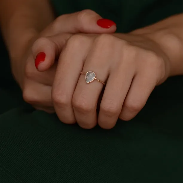 XENIA gold ring with salt and pepper diamond Image