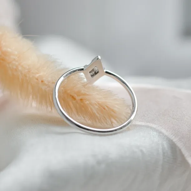 Minimalist engagement ring with salt and pepper diamond BILLY Image