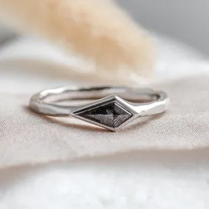 Ring with hammered surface and salt and pepper diamond DART