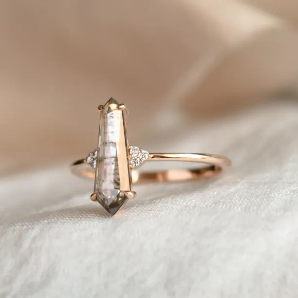 Ring with lab-grown salt and pepper diamond and classic diamonds GOTH Image