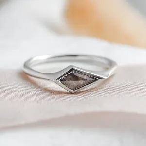 Unusual ring with salt'n'pepper diamond ARROW