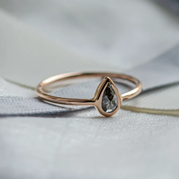 Minimalist engagement ring with pear salt and pepper diamond LAELIA Image