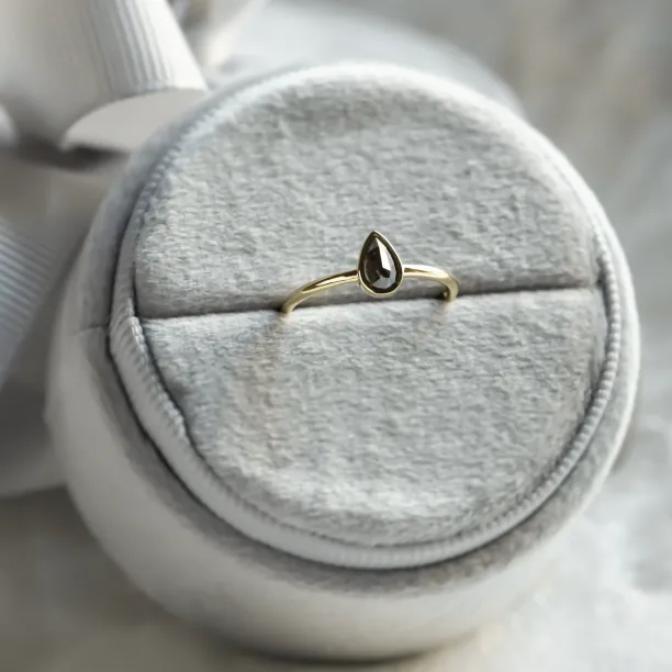Minimalist engagement ring with pear salt and pepper diamond LAELIA Image