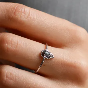 Unusual engagement ring with salt'n'pepper diamond GARDA