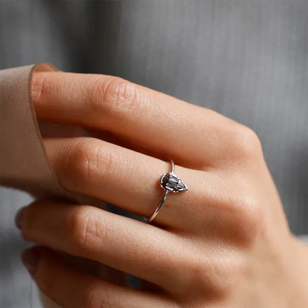Unusual engagement ring with salt'n'pepper diamond GARDA Image