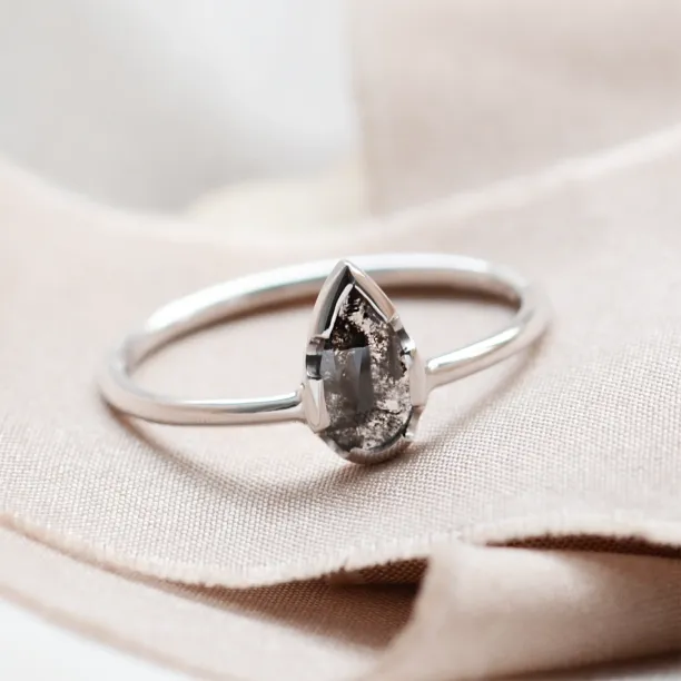 Unusual engagement ring with salt'n'pepper diamond GARDA Image