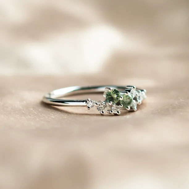 Diamond and green sapphire gold cluster ring CLARIX Image
