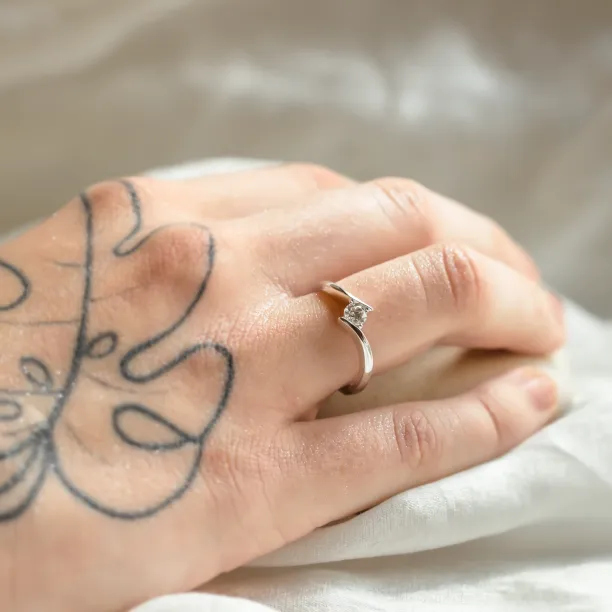 Gold engagement ring with lab-grown diamond GRESIA Image