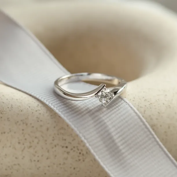 Gold engagement ring with lab-grown diamond GRESIA Image