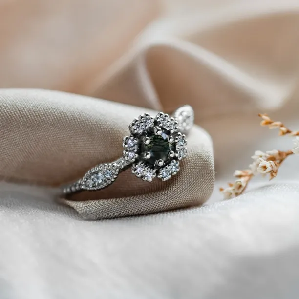 Vintage engagement ring with moss agate and diamonds CALLIN Image