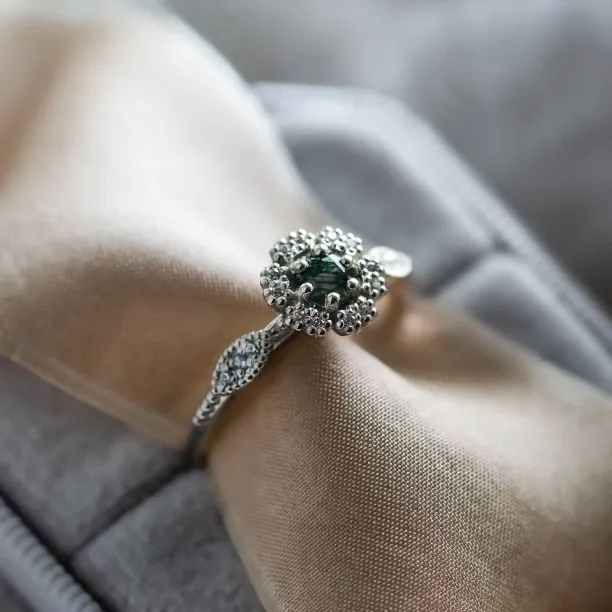 Vintage engagement ring with moss agate and diamonds CALLIN Image