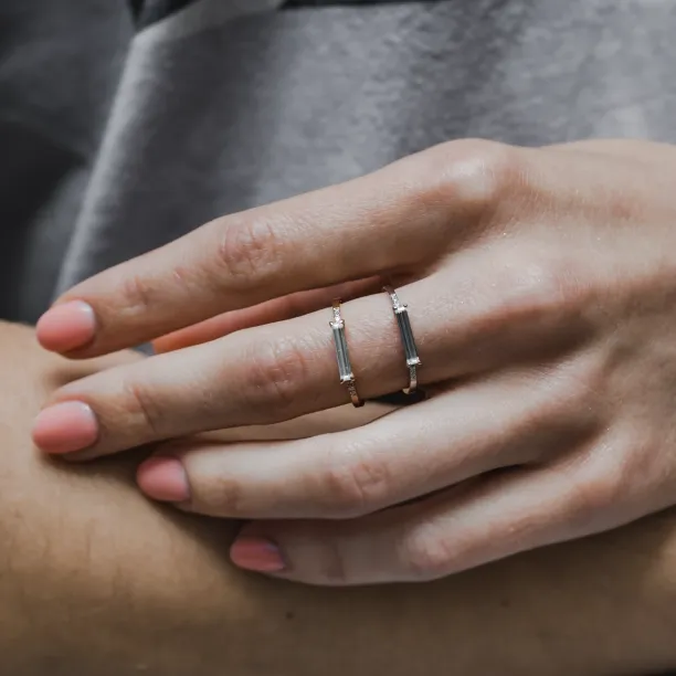 Engagement ring with baguette lab-grown diamonds CASHIA Image