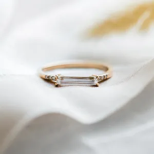 Engagement ring with baguette lab-grown diamonds CASHIA