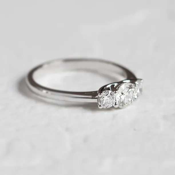Gold lab-grown diamond engagement ring VIRBO Image