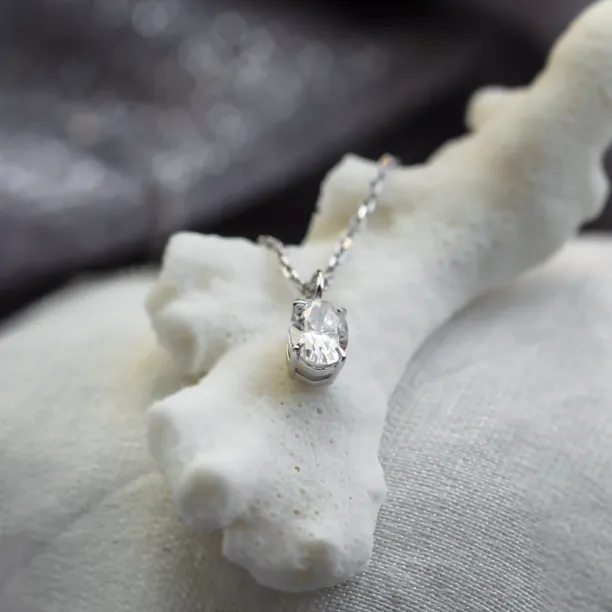 Gold pendant with oval lab created diamond VIV Image