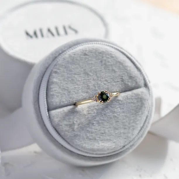 Green sapphire and diamond engagement ring MONNADA Image