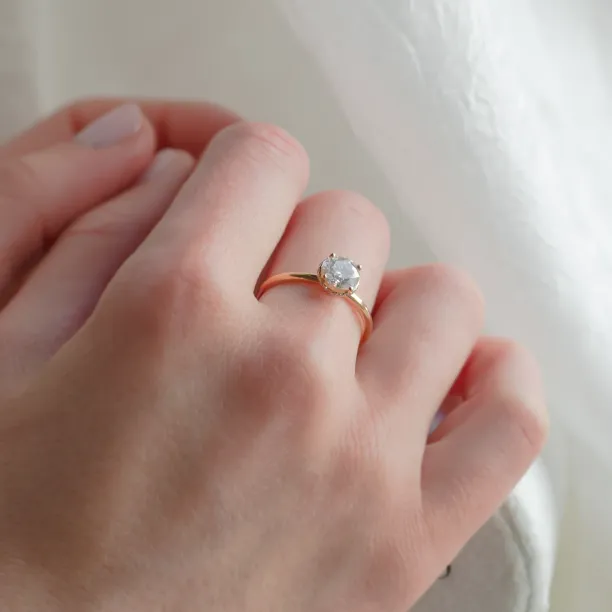 Luxury engagement ring with lab-grown diamonds ISADORA Image