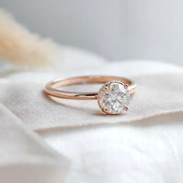 Luxury engagement ring with lab-grown diamonds ISADORA Image