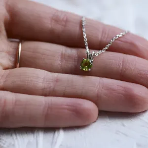 Gold peridot pendant LAOISE Thumbnail