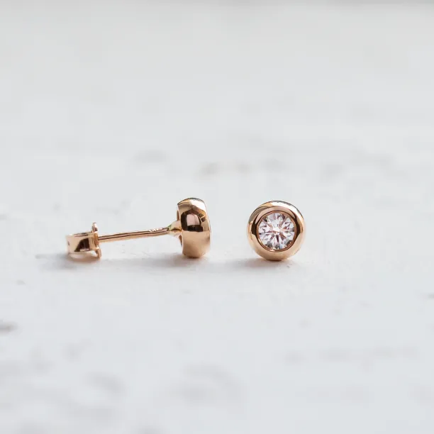 Gold earrings with diamonds in bezel style BECKY Image