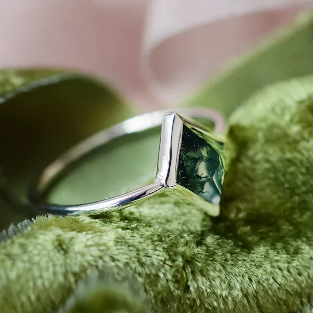 Gold ring with moss agate AUGUSTA Image