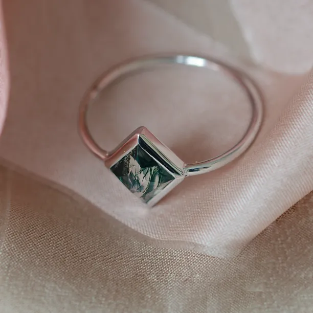 Gold ring with moss agate AUGUSTA Image