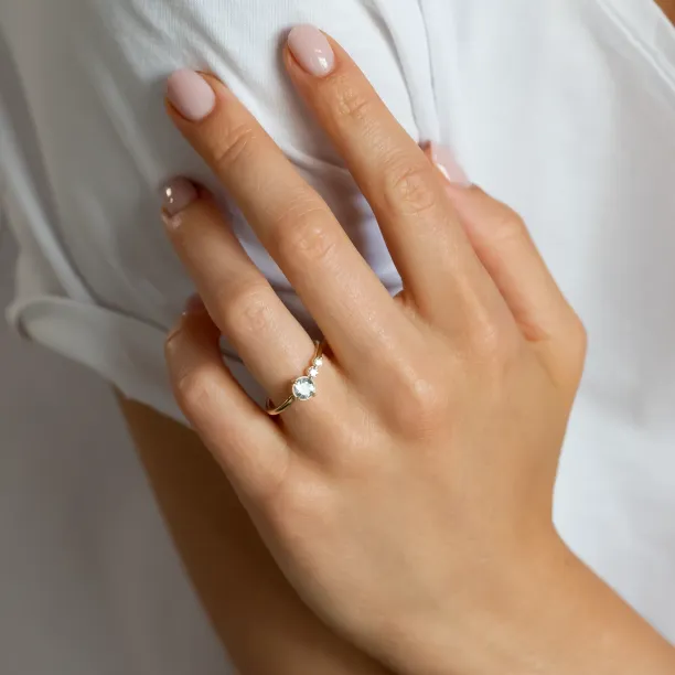 Romantic ring with aquamarine and diamonds AQUA Image