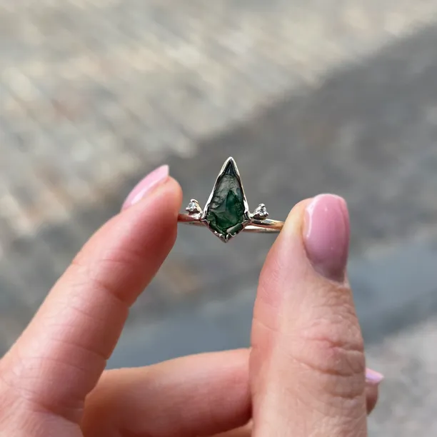 Gold ring with moss agate and diamonds KIRA Image