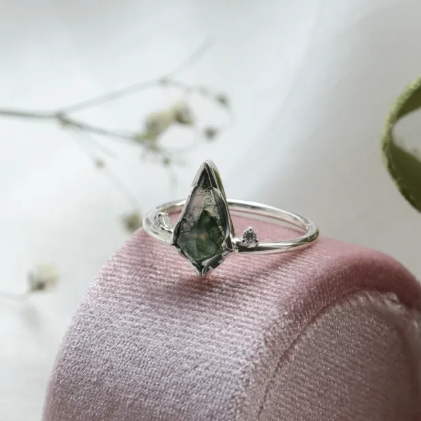 Gold ring with moss agate and diamonds KIRA Image