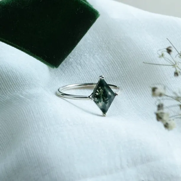 Geometric engagement ring with moss agate LUCCA Image